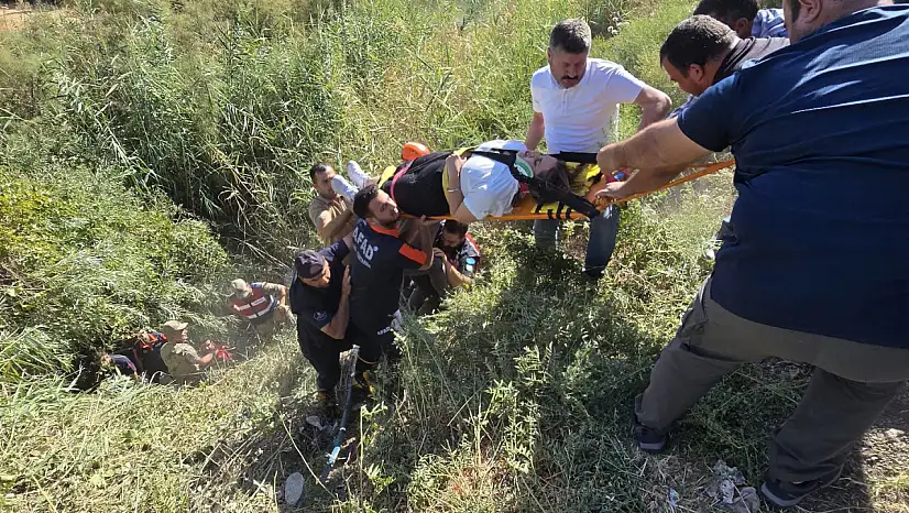 Siirt'te Göreve Giden Öğretmenler Dereye Düşen Araçtan Kurtarıldı