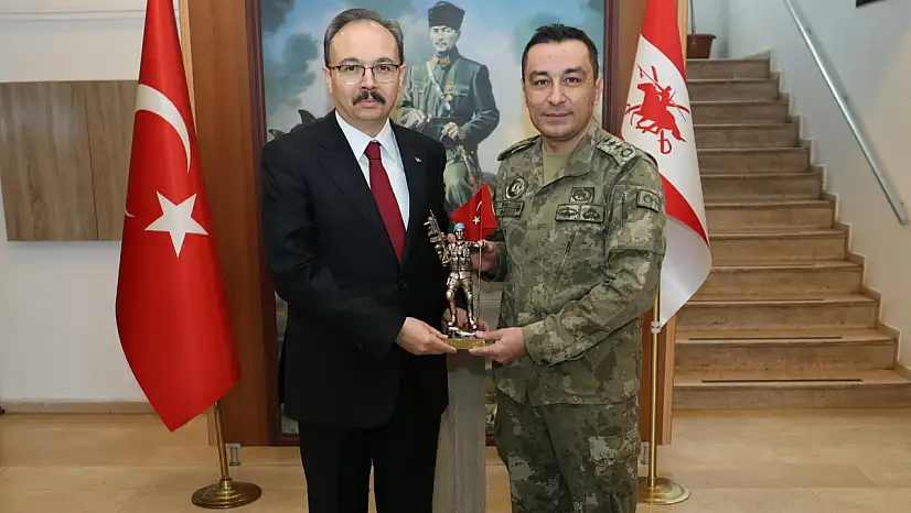 Siirt'te huzur ve güvenlik çalışmaları: 3. Tugay Komutanı'ndan Vali Kızılkaya'ya kapsamlı brifing