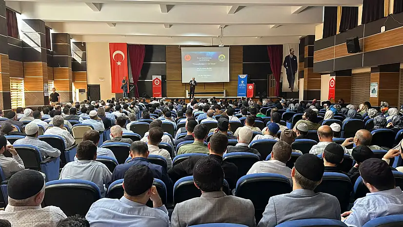 Siirt'te 'Hz. Peygamber (SAV) ve Aile Ahlakı' Konulu Konferans Gerçekleştirildi