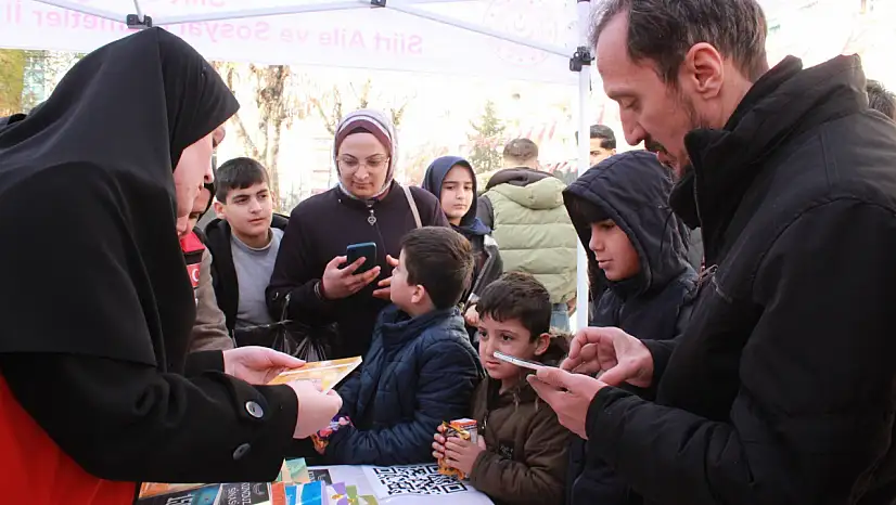 Siirt'te ''İlk Öğretmenim Ailem'' ve ''Çocuklar Güvende'' uygulamaları vatandaşlarla buluşturuldu