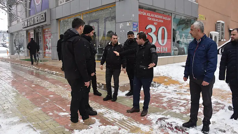 Siirt'te Karla Mücadele Çalışmaları Sürüyor: Belediye Yetkilileri Sahada İnceleme Yaptı