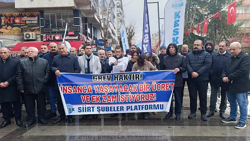 Siirt'te KESK'e bağlı kamu emekçileri iş bıraktı, maaş bordroları yakıldı
