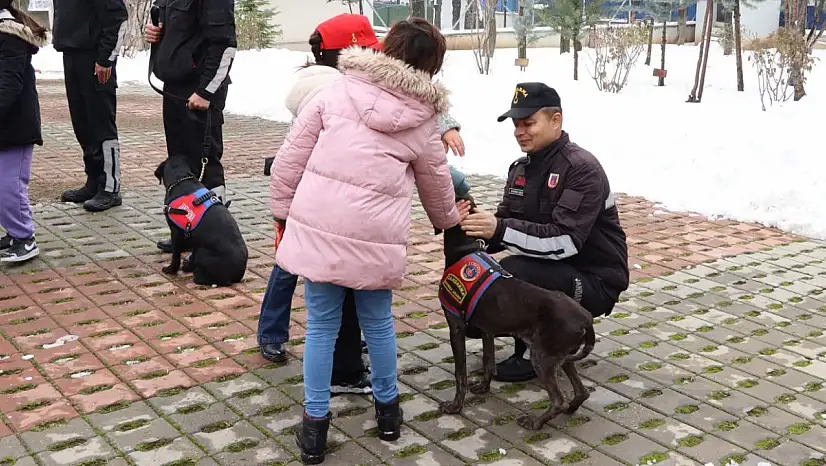 Siirt'te Koruma Altındaki Çocuklara Jandarmadan Farkındalık Etkinliği