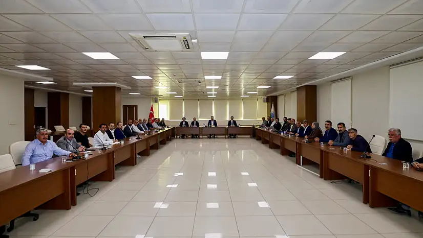 Siirt'te Mahallelerin Sorunları Masaya Yatırıldı: Vali Kızılkaya 'Hizmeti Eşit ve Etkin Şekilde Ulaştıracağız'