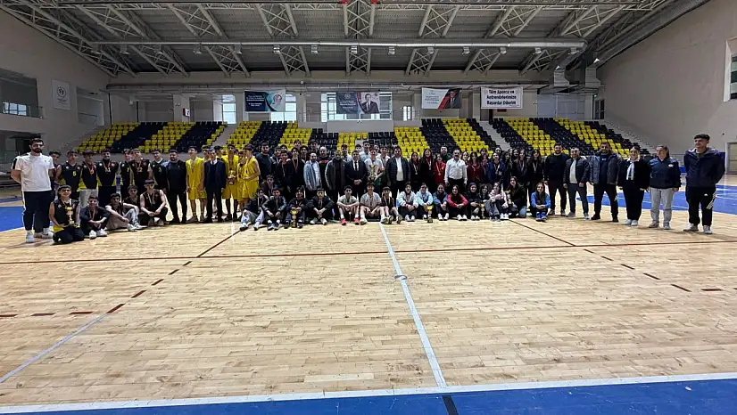 Siirt'te Okul Sporları Kapsamında Gençler Basketbol Müsabakaları Tamamlandı