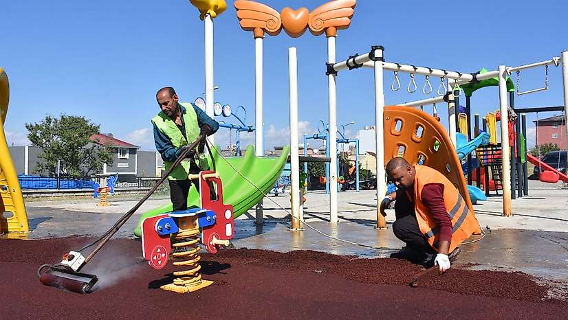 Siirt'te Park ve Yeşil Alanlarda Bakım Çalışmaları Sürüyor
