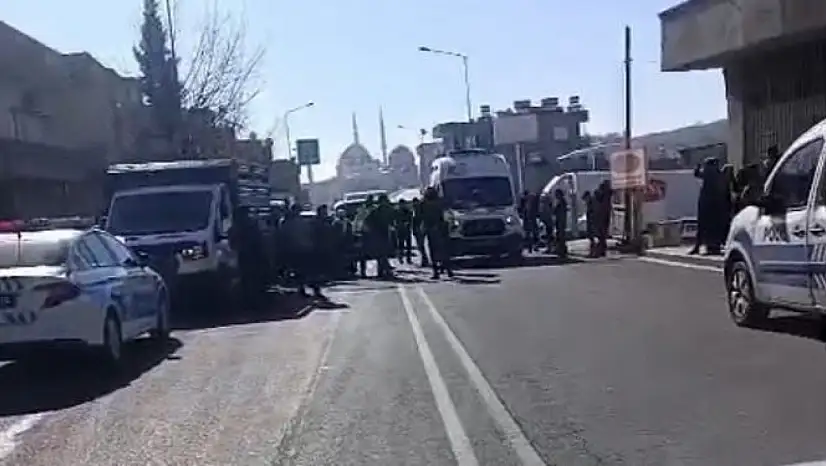 Siirt'te Tillo Caddesi'nde Minik Çocuğa Araç Çarptı: Durumu Kritik