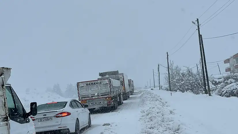 Siirt'te Uluslararası Yol Trafiğe Kapalı! Yüzlerce Araç Kuyruğu Oluştu