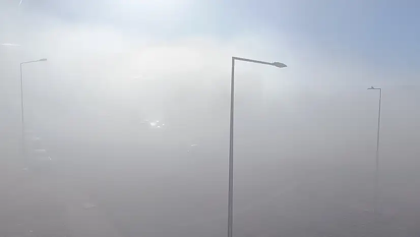 Siirt'te Yoğun Sis Görüş Mesafesini 50 Metreye Kadar Düşürdü