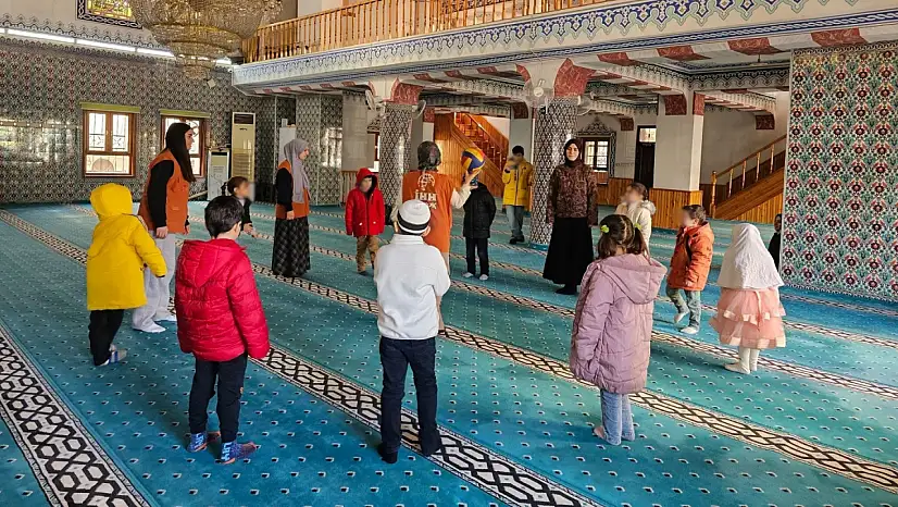 Siirt Yeni Mahalle Camii'nde çocuklara iyilik temalı etkinlik