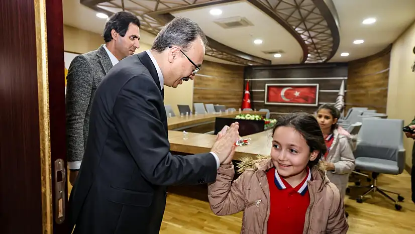 Siirtli minikler Valilikte yönetimi yerinde öğrendi