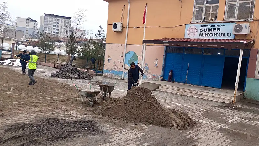 Sümer Mahallesi İlkokulu bahçesi yenilendi