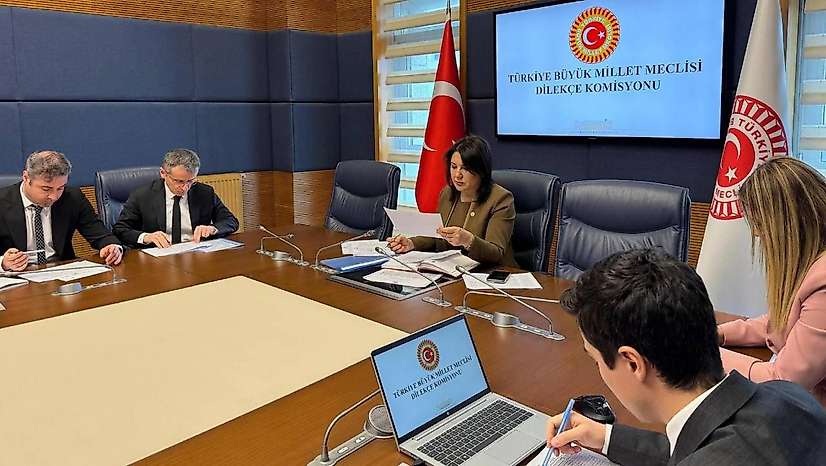 TBMM'ye İlginç Dilekçeler Yağdı: 4 Gün Mesai, Yazlık Başkent ve Daha Fazlası