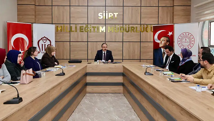 Vali Kızılkaya, Öğretmen Kitap Kulübü buluşmasına katıldı