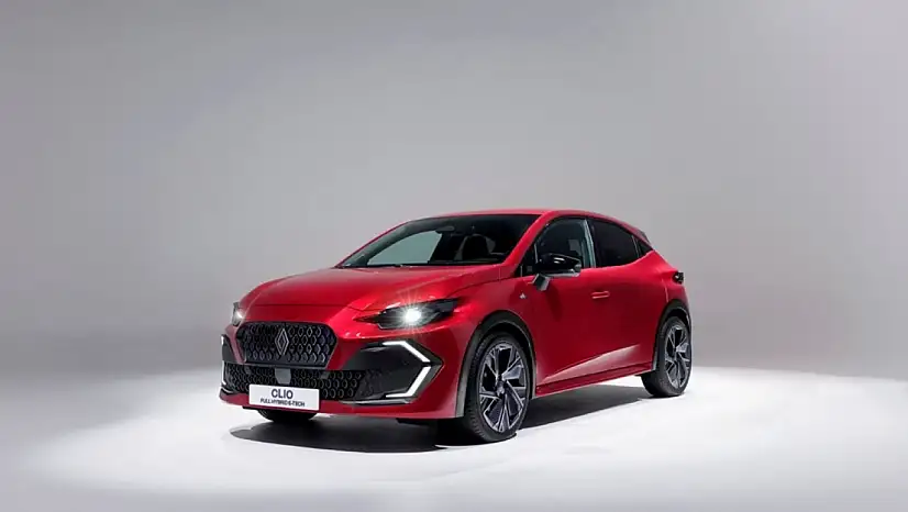 Yeni Renault Clio Sahneye Çıktı: Hibrit Motoru ile Yakıt Cimrisi
