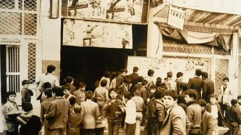 Yıllar Sonra Ortaya Çıktı: Özgen Sineması Önünde Bekleyen Siirtliler