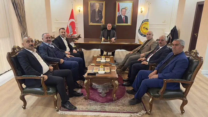AK Parti Siirt İl Başkanı Özturan, Belediye Başkanı Özcan ve İl Genel Meclisi Başkanı Bayram Pervari'de Partililerle Buluştu