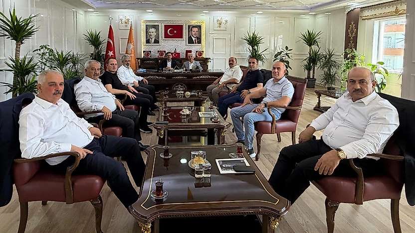 AK Parti Siirt'te ilçe ve belde belediye başkanlarıyla toplantı yaptı