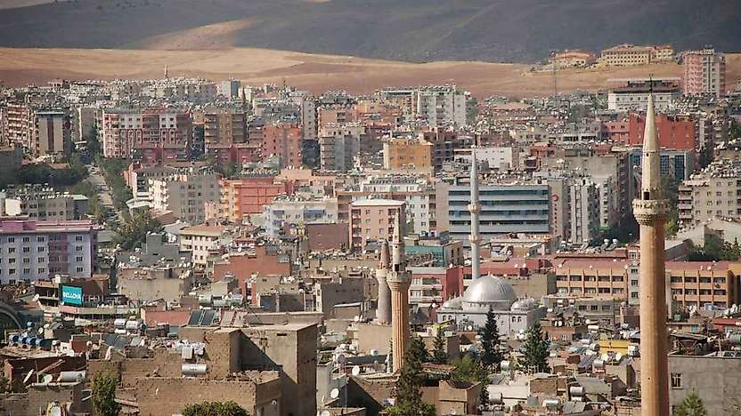 Artı Siirt Öneriyor: Siirt'te Konut Seferberliği Başlatılmalı, Lojman ve Sosyal Konut Modeli Hayata Geçirilmeli