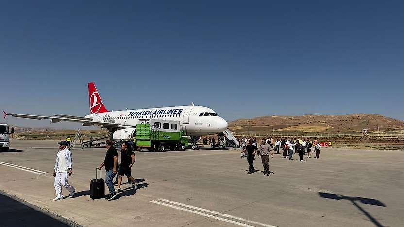Aylar Sonra Beklenen Uçuş Gerçekleştirildi: Siirt Havalimanı'nda Seferler Yeniden Başladı