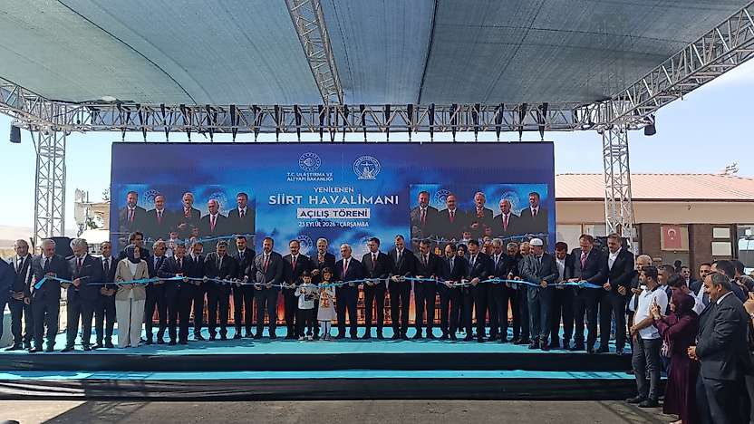 Bakan Abdulkadir Uraloğlu, Siirt Havalimanı'nın Yenilenen Terminal Binasının Açılışını Yaptı