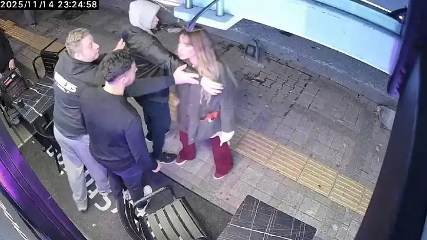 Bakırköy'de Siirtli alkollü kadın ortalığı birbirine kattı! Tekme atıp 'Belki çocuğun olmaz' dediği anlar kamerada