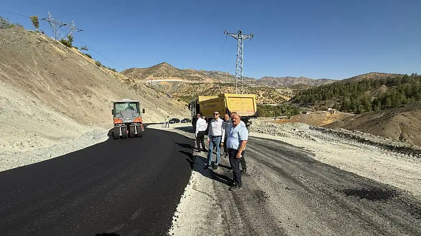 Baykan'da Köy Yolları Asfaltlanıyor