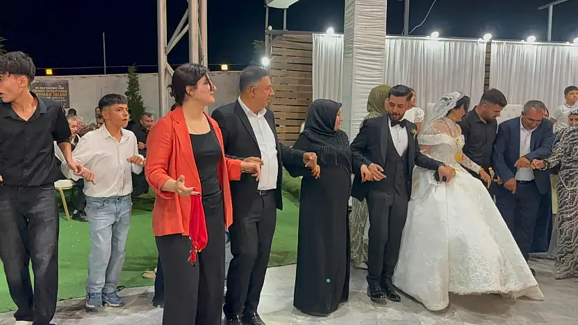 Baykara ve Elçi Ailelerinin Mutlu Günü: Sinan Baykara ile Rojda Elçi Dünya Evine Girdi