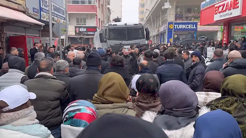 DEM Parti ve DBP'den Siirt Kurtalan'da Suriye'nin kuzeyi için yürüyüş