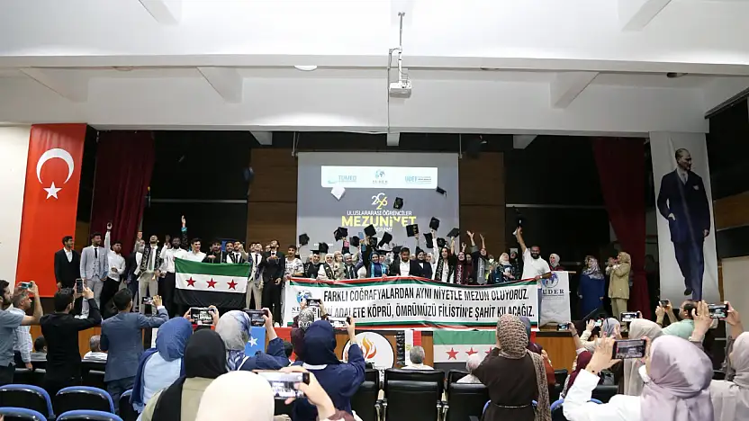 Dünyanın Farklı Ülkelerinden Gelen Öğrenciler Siirt'ten Mezun Oldu