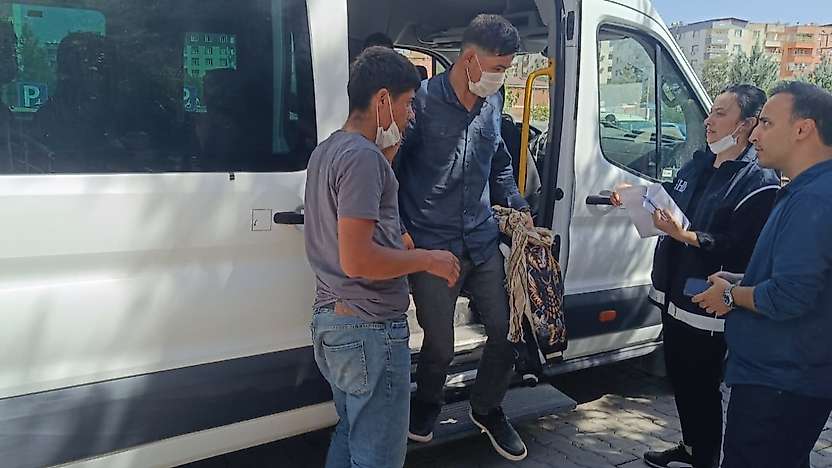 Siirt Eruh'ta 12 Afgan Düzensiz Göçmen Yakalandı