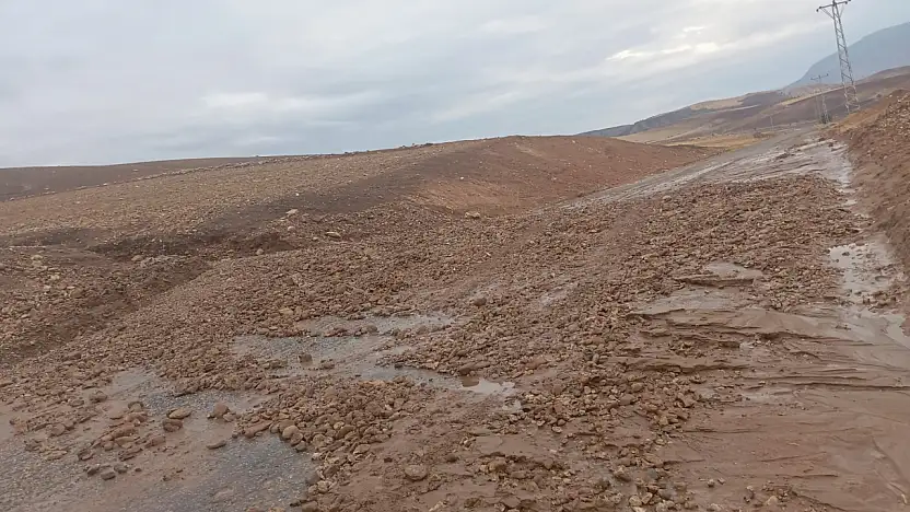 Eruh'ta heyelan nedeniyle kapanan köy yolları yeniden ulaşıma açıldı