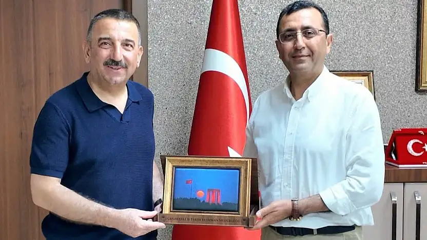 Eski Siirt Valisi Hacıbektaşoğlu, Çanakkale'de Siirtli İl Müdürü Ergün Demirhan'ı Ziyaret Etti