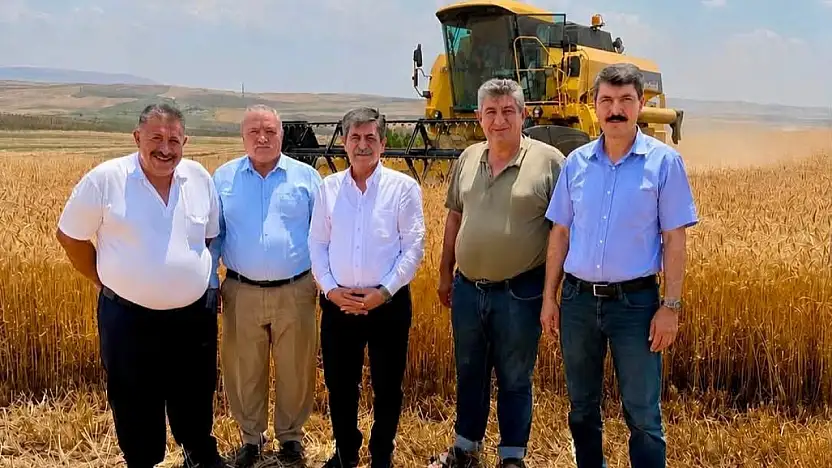Kurtalan Belediye Eşbaşkanı Ali Rıza Bingöl, Hasat Sezonunda Çiftçilerle Buluştu
