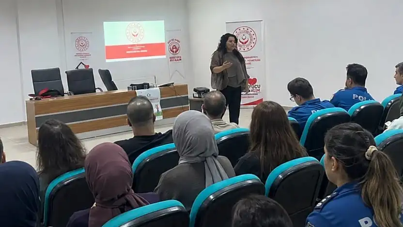 Kurtalan'da Emniyet Personeline Koruyucu Aile Eğitimi Verildi