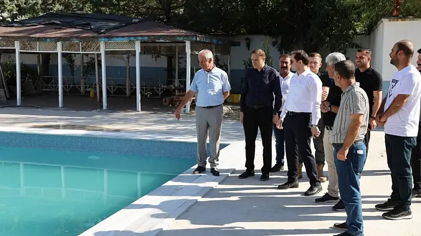 Kurtalan'da Yarı Olimpik Yüzme Havuzu Yenileniyor: Kaymakam Başara Çalışmaları İnceledi