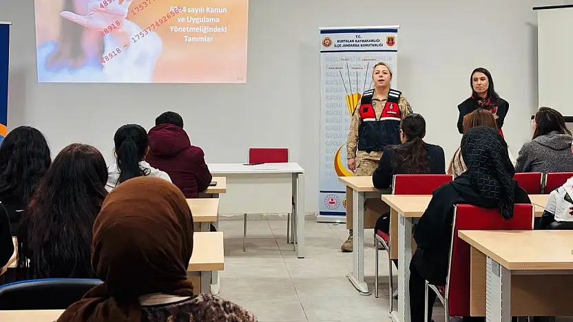 Kurtalan Kız Yurdunda 'Kadına Yönelik Şiddetle Mücadele' Semineri Düzenlendi