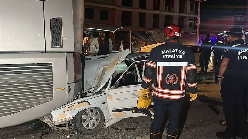 Malatya'da Siirt-Samsun otobüsüne otomobil çarptı: 3 yaralı