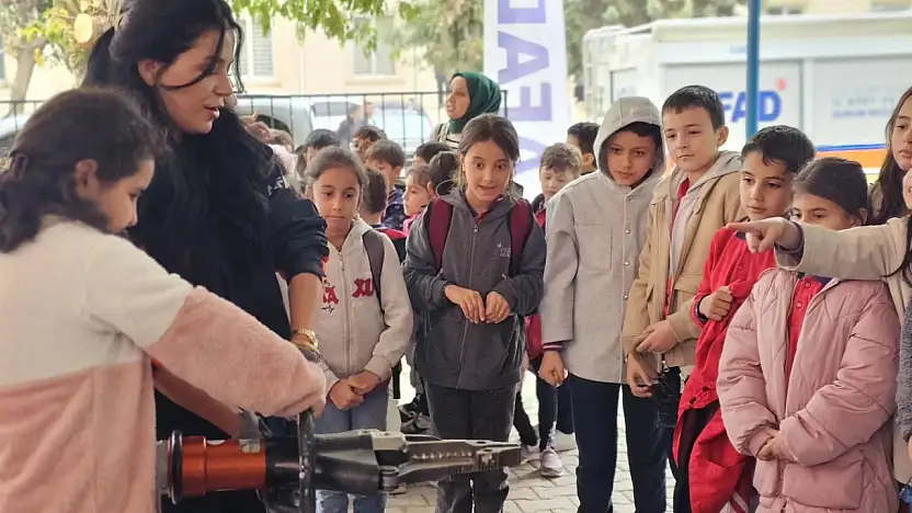 Pervari'de Öğrencilere Afet ve Acil Durum Farkındalık Eğitimi Verildi