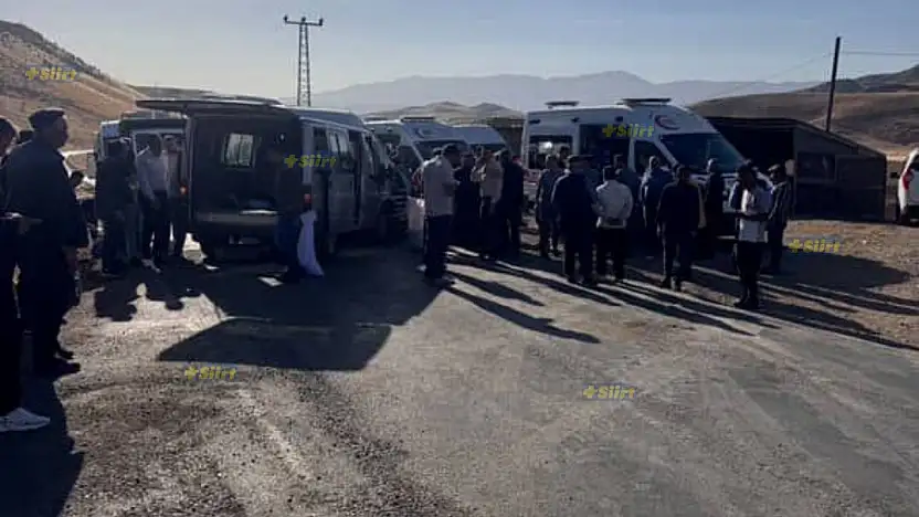 Pervari'de Öğretmenleri Taşıyan Minibüs ile Köylüleri Taşıyan Minibüs Çarpıştı: Çok Sayıda Yaralı