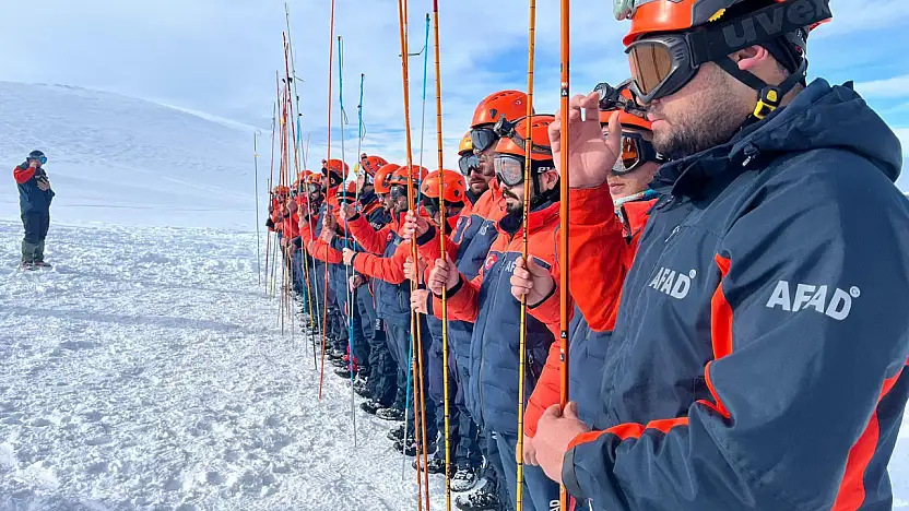 Siirt AFAD ekibi çığ müdahalesi için sahaya hazır