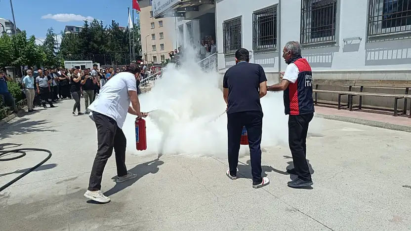 Siirt Ağız ve Diş Sağlığı Merkezi'nde Yangın Tatbikatı Gerçekleştirildi