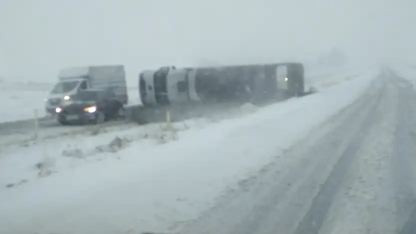 Siirt–Batman Kara Yolunda Trafik Kazası: Kamyon Devrildi
