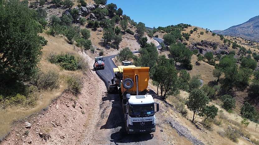 Siirt Baykan'da Yol Çalışmaları Sürüyor: İki Köy Yolunda Asfaltlama Yapılıyor