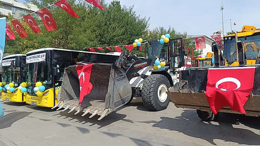 Siirt Belediyesi Araç Filosunu Güçlendirdi: 15 Yeni Otobüs ve 6 İş Makinesi Hizmete Alındı