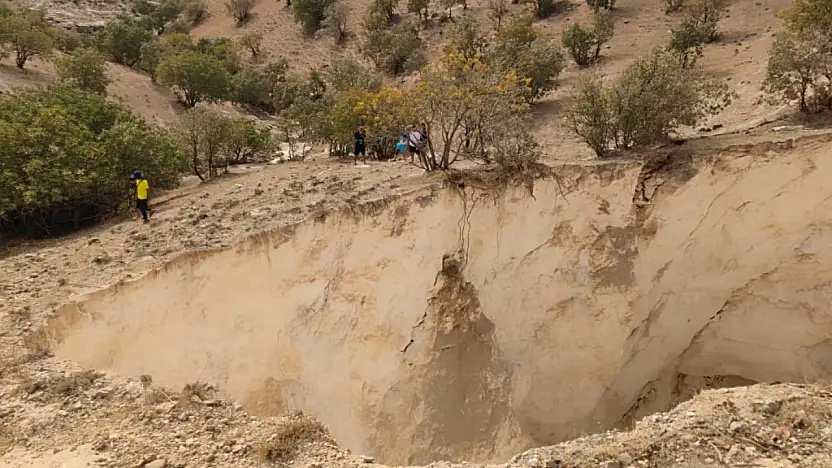 Siirt Botan Vadisi Milli Parkı'nda 30 Metre Derinliğinde Dev Bir Obruk Keşfedildi!