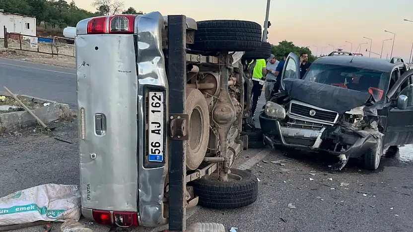 Siirt Çevre Yolu'nda Feci Kaza: İki Sürücü Araçta Sıkıştı