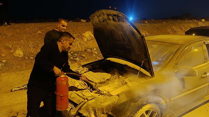 Siirt Çevre Yolu'nda Seyir Halindeki Otomobil Yandı