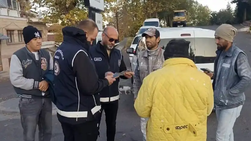 Siirt Dahil 81 İlde Göçmen Kaçakçılığı Denetimleri: 783 Düzensiz Göçmen Yakalandı