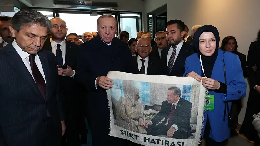 Siirt'e Ait El Dokuması Tiftik Battaniyesi Cumhurbaşkanı Erdoğan'a Takdim Edildi